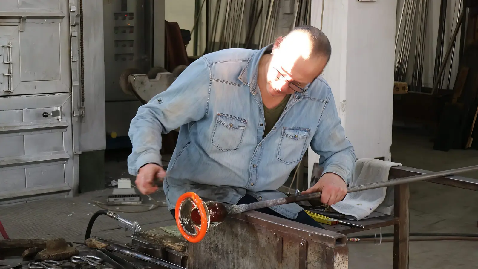 Cristiano Toso shaping incandescent glass